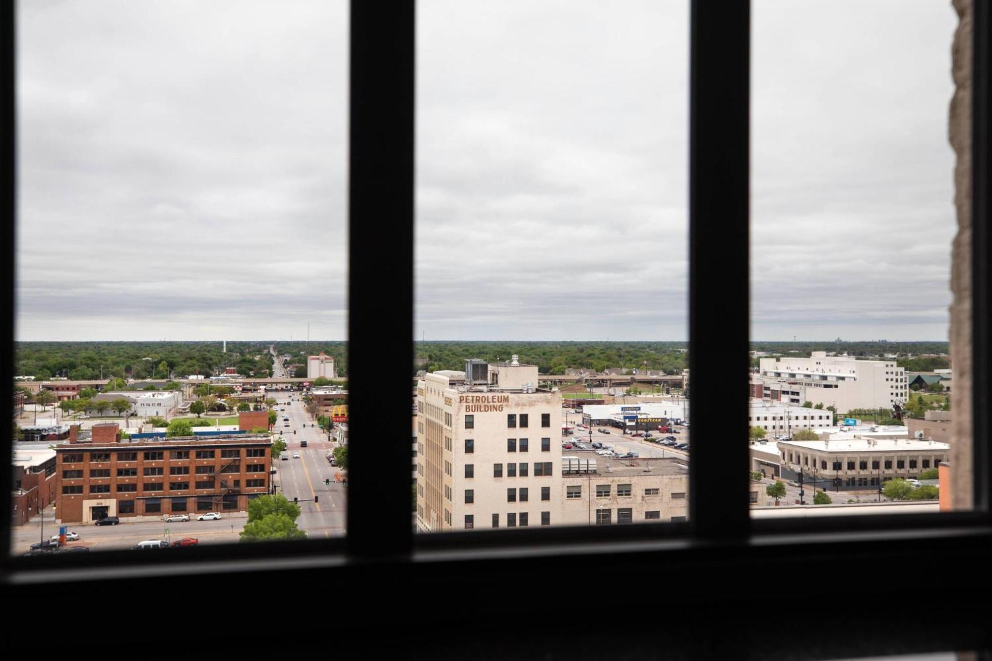 Ambassador Hotel Wichita, Autograph Collection Экстерьер фото